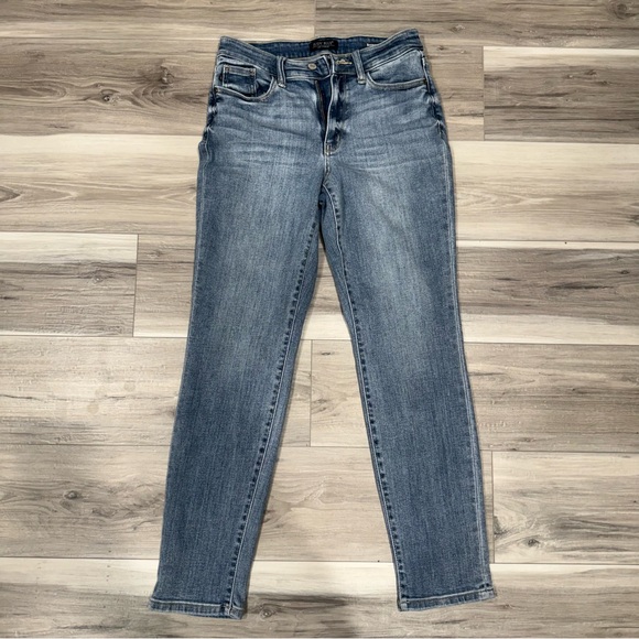 Judy Blue Light Wash Skinny Jeans - Picture 2 of 10